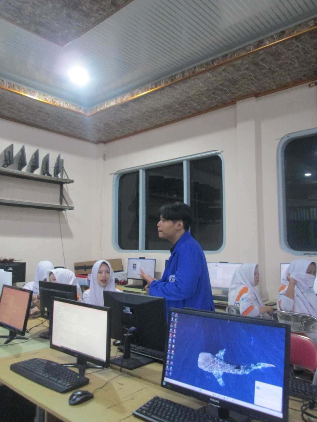 GOES TO SCHOOL BATCH 2